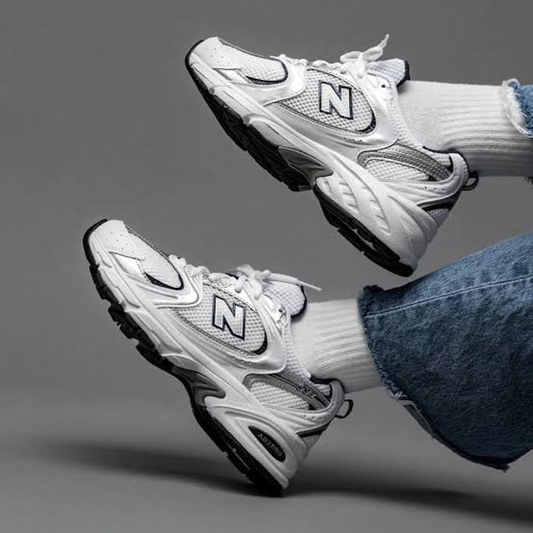 NEW BALANCE 530 + REGALO ESPECIAL